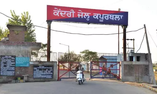 Kapurthala की जेल से 5 मोबाइल फोन और चार्जर जब्त Kapurthala की जेल से 5 मोबाइल फोन और चार्जर जब्त