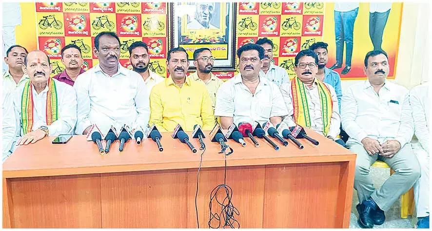 VSP में आर-कार्ड धारकों को 50% नौकरियां देने की मांग तेज VSP में आर-कार्ड धारकों को 50% नौकरियां देने की मांग तेज
