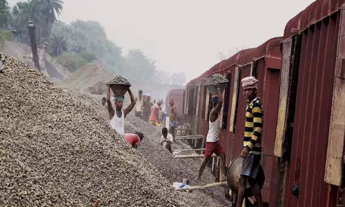 समर्पित माल ढुलाई गलियारे से 2024-2025 में रेल यात्राओं में 47% की वृद्धि दर्ज की जाएगी समर्पित माल ढुलाई गलियारे से 2024-2025 में रेल यात्राओं में 47% की वृद्धि दर्ज की जाएगी
