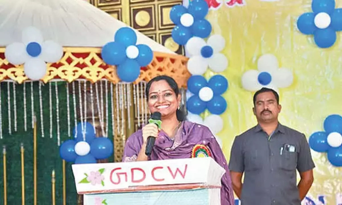 Telangana: काव्या ने छात्राओं को लक्ष्य प्राप्ति के लिए प्रेरित किया Telangana: काव्या ने छात्राओं को लक्ष्य प्राप्ति के लिए प्रेरित किया