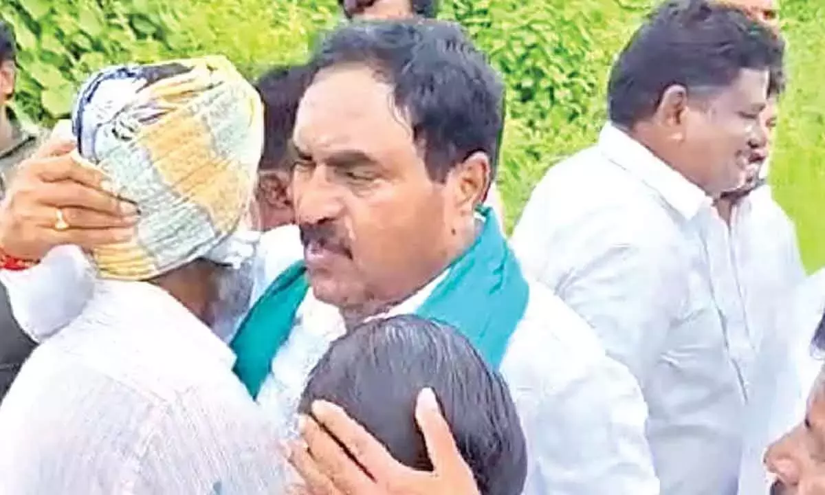 Telangana: यूरिया की कमी से किसान ने आत्महत्या का प्रयास किया