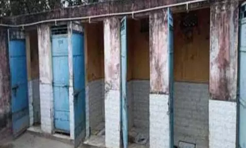 झुग्गी-झोपड़ियों के शौचालयों की उपेक्षा; जन स्वास्थ्य खतरे में