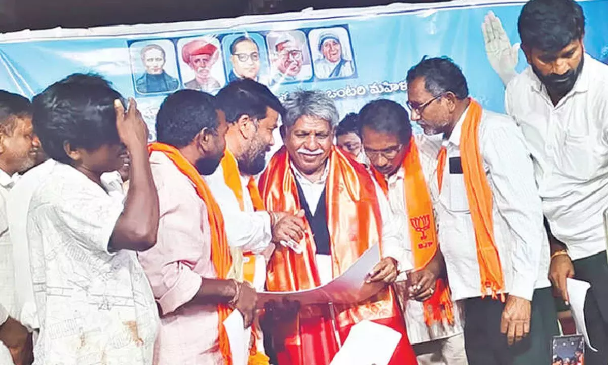 Telangana: दिव्यांगजन सशक्तिकरण कार्यक्रम के लिए पोस्टर जारी