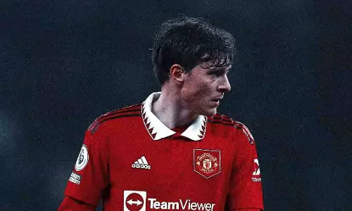 Aston Villa ने विक्टर लिंडेलोफ को ₹154 करोड़ में खरीदा