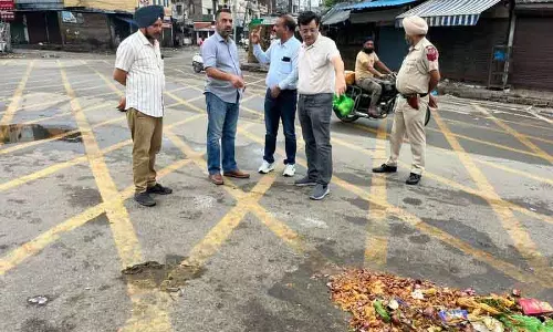 Amritsar: नगर निगम आयुक्त ने किया औचक निरीक्षण Amritsar: नगर निगम आयुक्त ने किया औचक निरीक्षण