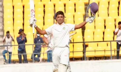 Duleep Trophy: उत्तर पूर्व क्षेत्र के साथ मुकाबला ड्रॉ रहने के बाद मध्य क्षेत्र सेमीफाइनल में पहुंचा Duleep Trophy: उत्तर पूर्व क्षेत्र के साथ मुकाबला ड्रॉ रहने के बाद मध्य क्षेत्र सेमीफाइनल में पहुंचा