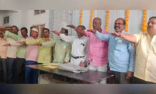 Sri Harichandra Parapati Sangam ने नई कार्यकारी समिति का चुनाव किया... थोटा प्रकाश को अध्यक्ष चुना Sri Harichandra Parapati Sangam ने नई कार्यकारी समिति का चुनाव किया... थोटा प्रकाश को अध्यक्ष चुना