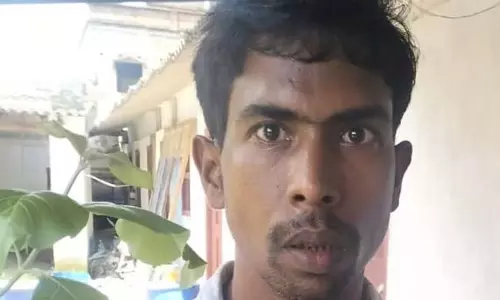बंगाली बोलने पर प्रताड़ित होने के बाद बंगाली कर्मचारी वापस लौटा बंगाली बोलने पर प्रताड़ित होने के बाद बंगाली कर्मचारी वापस लौटा