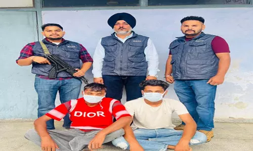 Punjab पुलिस को बड़ी सफलता, दो शातिर गिरफ्तार, तीन हथियार बरामद Punjab पुलिस को बड़ी सफलता, दो शातिर गिरफ्तार, तीन हथियार बरामद