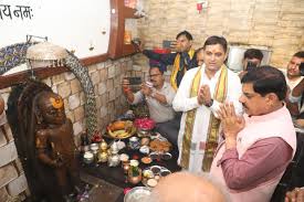 मध्य प्रदेश के CM मोहन यादव ने मुरैना के शनिचरा मंदिर में पूजा-अर्चना की