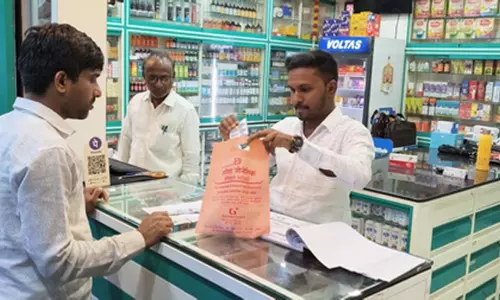 लातूर में जनऔषधि केंद्र गरीबों का सहारा, सस्ती दवाओं से मिल रही राहत लातूर में जनऔषधि केंद्र गरीबों का सहारा, सस्ती दवाओं से मिल रही राहत