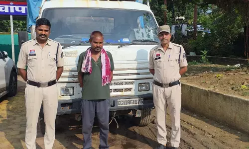 बड़ी कार्रवाई: मवेशी तस्करी में प्रयुक्त माजदा वाहन जब्त, आरोपी गिरफ्तार बड़ी कार्रवाई: मवेशी तस्करी में प्रयुक्त माजदा वाहन जब्त, आरोपी गिरफ्तार