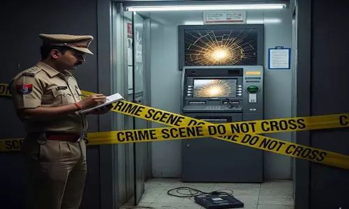 स्कूल फीस न भर पाने पर महिला ने नाबालिग भांजे के साथ तोड़ा ATM
