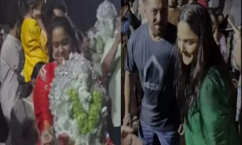 सलमान खान और परिवार ने भावुक होकर Bappa को दी विदाई, देखें वीडियो