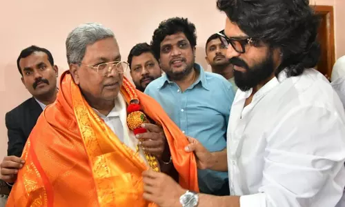 पेड्डी की शूटिंग के दौरान राम चरण ने मैसूर में कर्नाटक के CM सिद्धारमैया से की मुलाकात
