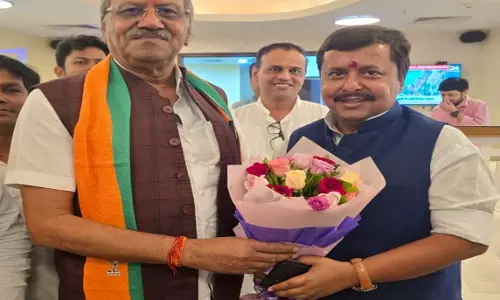 सांसद बृजमोहन अग्रवाल ने एयरपोर्ट पर भाजपा प्रभारी नितिन नबीन से की मुलाकात सांसद बृजमोहन अग्रवाल ने एयरपोर्ट पर भाजपा प्रभारी नितिन नबीन से की मुलाकात