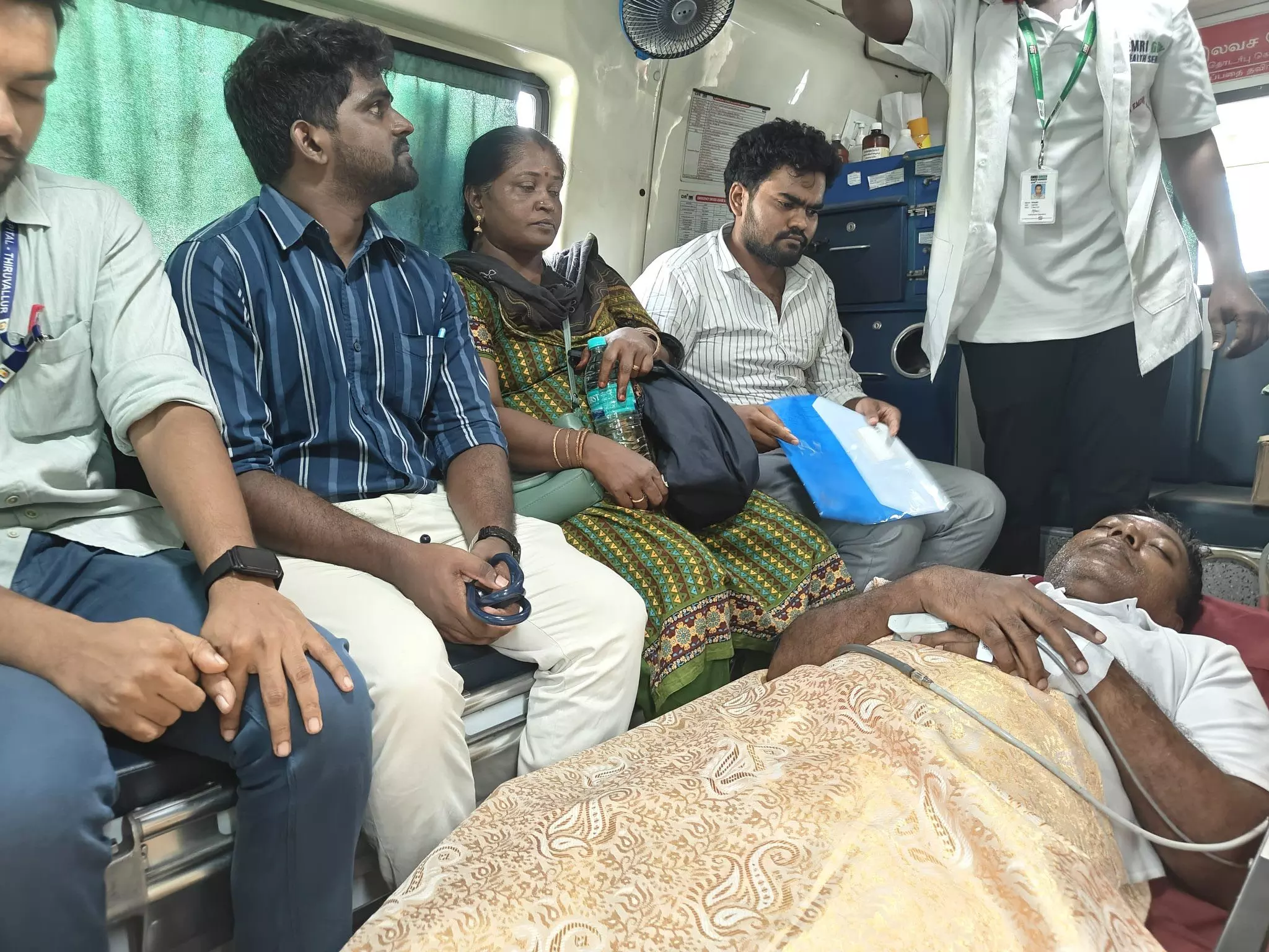 कांग्रेस सांसद का बीपी अनशन स्थल पर हाई हुआ, हॉस्पिटल में भर्ती कराया गया कांग्रेस सांसद का बीपी अनशन स्थल पर हाई हुआ, हॉस्पिटल में भर्ती कराया गया
