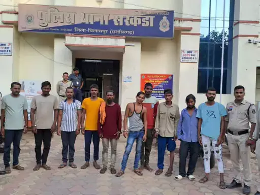 थाना प्रभारी ने 3 मोहल्ले में मारी रेड, 9 बदमाश अरेस्ट थाना प्रभारी ने 3 मोहल्ले में मारी रेड, 9 बदमाश अरेस्ट