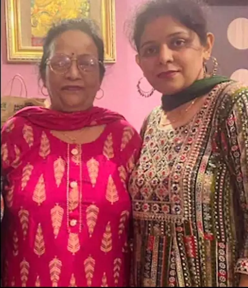 Delhi बेटे के तोहफे को लेकर विवाद, व्यक्ति ने पत्नी और सास की हत्या की Delhi बेटे के तोहफे को लेकर विवाद, व्यक्ति ने पत्नी और सास की हत्या की