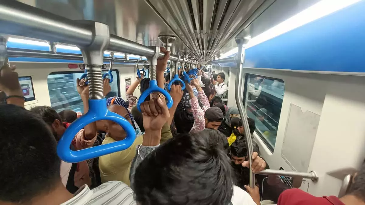 गणेश उत्सव में उछाल: पुणे मेट्रो में सबसे ज्यादा 3.68 लाख यात्री पहुंचे गणेश उत्सव में उछाल: पुणे मेट्रो में सबसे ज्यादा 3.68 लाख यात्री पहुंचे