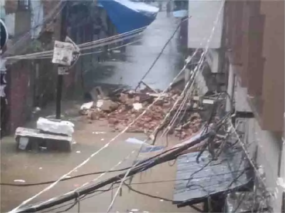 Ludhiana: बारिश बनी आफत, दो मंजिला इमारत ढही Ludhiana: बारिश बनी आफत, दो मंजिला इमारत ढही