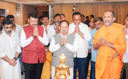 मुंबई: बीएपीएस श्रीस्वामीनारायण मंदिर पहुंचे जेपी नड्डा मुंबई: बीएपीएस श्रीस्वामीनारायण मंदिर पहुंचे जेपी नड्डा