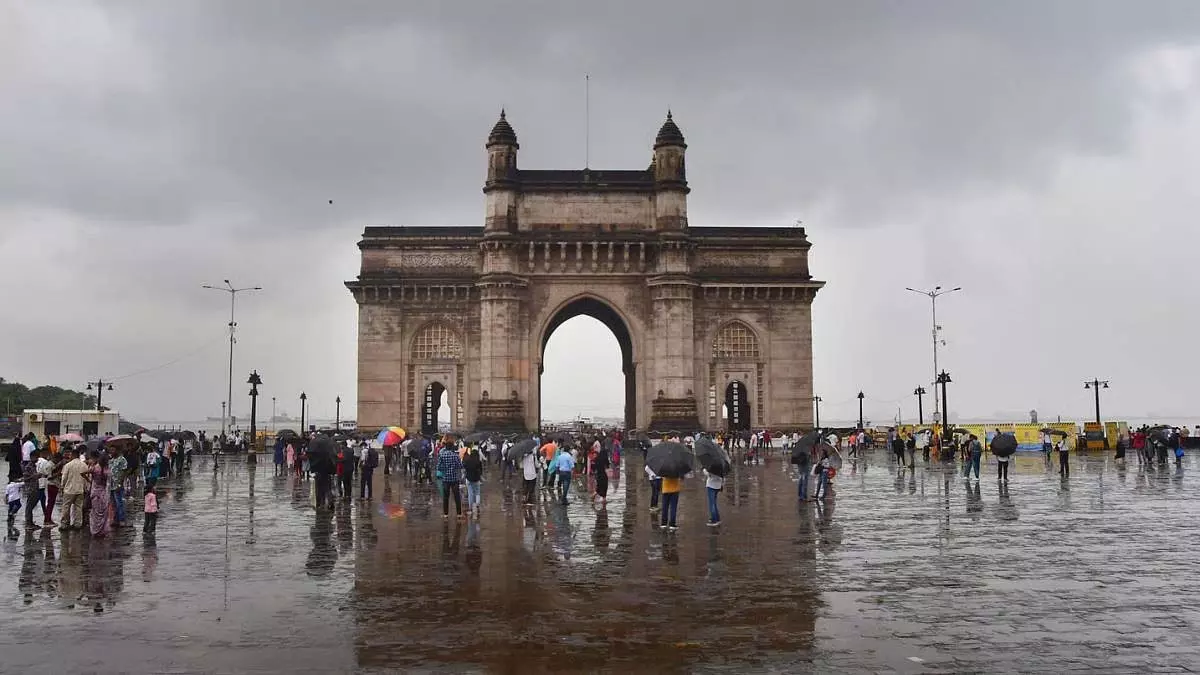 Mumbai : शहर में आज छिटपुट बारिश, 3-4 सितंबर को भारी बारिश की संभावना Mumbai : शहर में आज छिटपुट बारिश, 3-4 सितंबर को भारी बारिश की संभावना