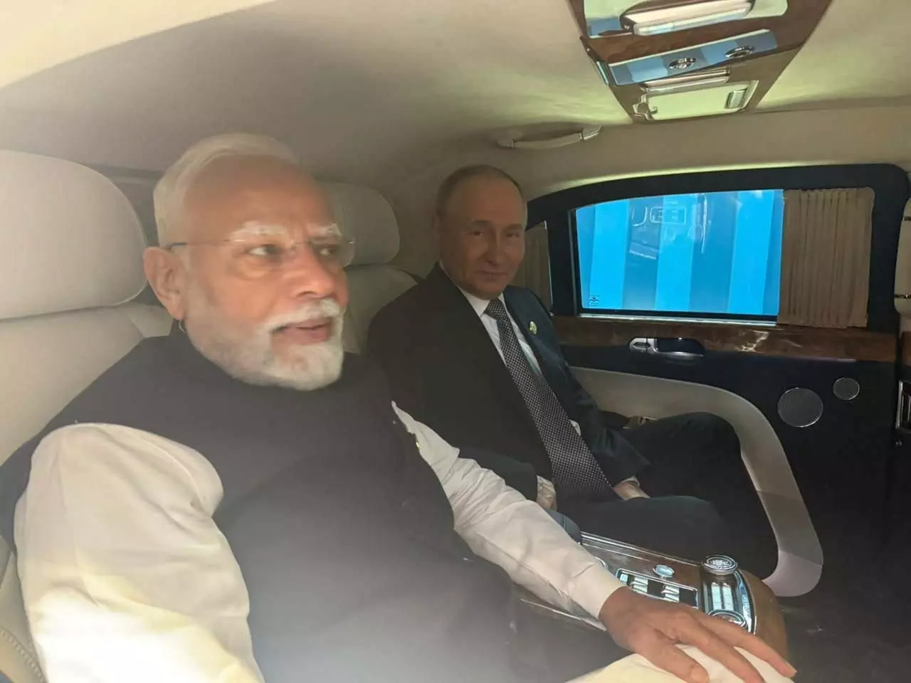 PM मोदी और पुतिन की दोस्ती, एक कार में दिखे, ट्रंप होंगे परेशान PM मोदी और पुतिन की दोस्ती, एक कार में दिखे, ट्रंप होंगे परेशान