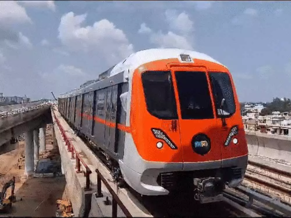 Bhopal: गणपति विसर्जन में मेट्रो ने रुकावट डाली Bhopal: गणपति विसर्जन में मेट्रो ने रुकावट डाली