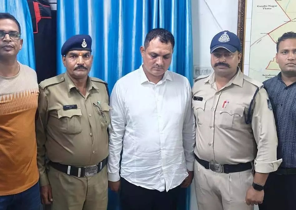 Indore : कांग्रेस पार्षद ने फर्जी सिम कार्ड का इस्तेमाल कर नागपुर से नया मोबाइल फोन खरीदा Indore : कांग्रेस पार्षद ने फर्जी सिम कार्ड का इस्तेमाल कर नागपुर से नया मोबाइल फोन खरीदा
