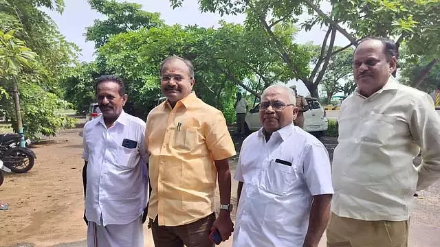PMK अनुशासन कार्रवाई समिति की बैठक तैलपुरम में शुरू PMK अनुशासन कार्रवाई समिति की बैठक तैलपुरम में शुरू
