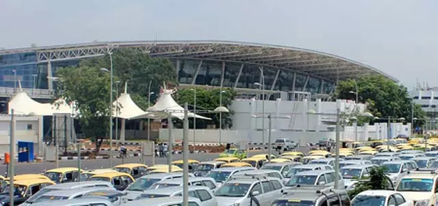 Chennai हवाई अड्डे पर लावारिस छोड़े गए एक बक्से से हड़कंप Chennai हवाई अड्डे पर लावारिस छोड़े गए एक बक्से से हड़कंप