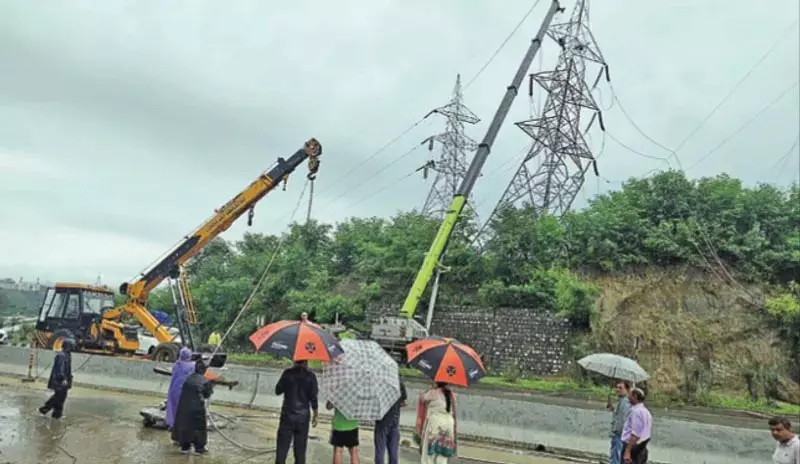 72 घंटे से बिजली गुल, राजौरी, पुंछ, रियासी और जम्मू के कुछ हिस्से प्रभावित 72 घंटे से बिजली गुल, राजौरी, पुंछ, रियासी और जम्मू के कुछ हिस्से प्रभावित