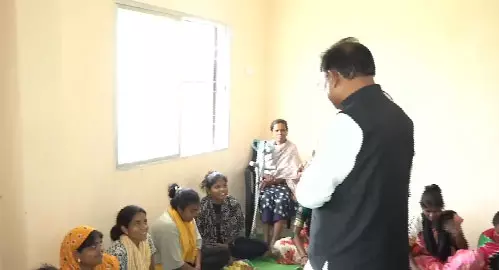 दंतेवाड़ा में बाढ़ पीड़ितों से मिले CM विष्णुदेव साय दंतेवाड़ा में बाढ़ पीड़ितों से मिले CM विष्णुदेव साय