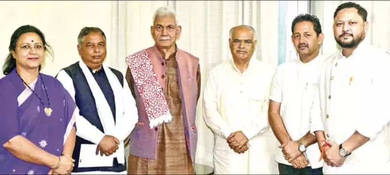 सत शर्मा के नेतृत्व में भाजपा प्रतिनिधिमंडल ने LG Sinha से मुलाकात की सत शर्मा के नेतृत्व में भाजपा प्रतिनिधिमंडल ने LG Sinha से मुलाकात की