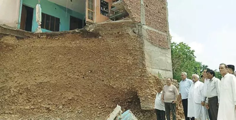 अमित शाह के दौरे पर भाजपा को राहत पैकेज की मांग करनी चाहिए: सधोत्रा अमित शाह के दौरे पर भाजपा को राहत पैकेज की मांग करनी चाहिए: सधोत्रा