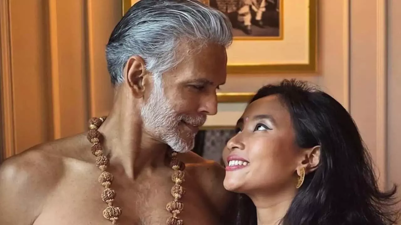 Milind Soman ने पत्नी अंकिता से 22 साल की उम्र में हुई मुलाकात को याद किया Milind Soman ने पत्नी अंकिता से 22 साल की उम्र में हुई मुलाकात को याद किया