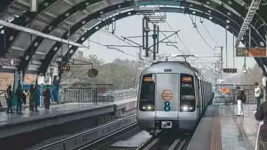 Noida मेट्रो में दिल्ली की महिला से यौन उत्पीड़न, आरोपी गिरफ्तार Noida मेट्रो में दिल्ली की महिला से यौन उत्पीड़न, आरोपी गिरफ्तार