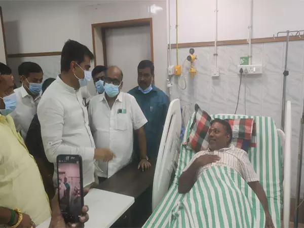 दुरई वाइको ने शिक्षा निधि को लेकर कांग्रेस MP शशिकांत सेंथिल की भूख हड़ताल का किया समर्थन दुरई वाइको ने शिक्षा निधि को लेकर कांग्रेस MP शशिकांत सेंथिल की भूख हड़ताल का किया समर्थन