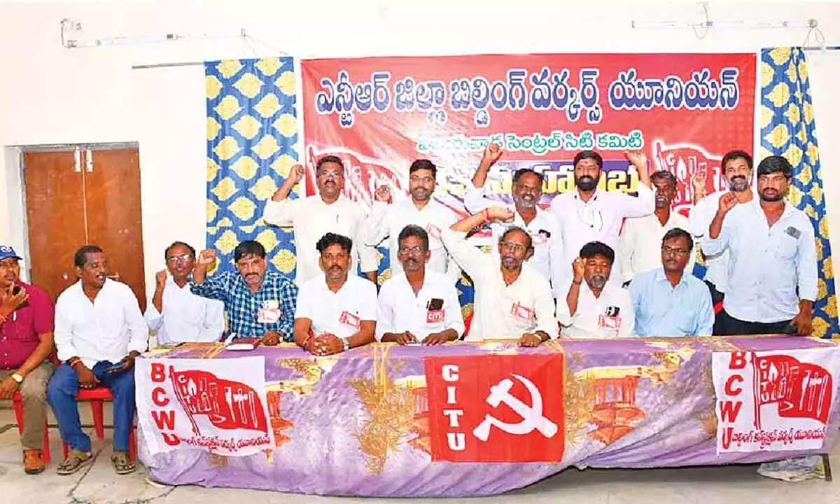Andhra: निर्माण श्रमिकों के लिए कल्याण बोर्ड के पुनरुद्धार की मांग Andhra: निर्माण श्रमिकों के लिए कल्याण बोर्ड के पुनरुद्धार की मांग