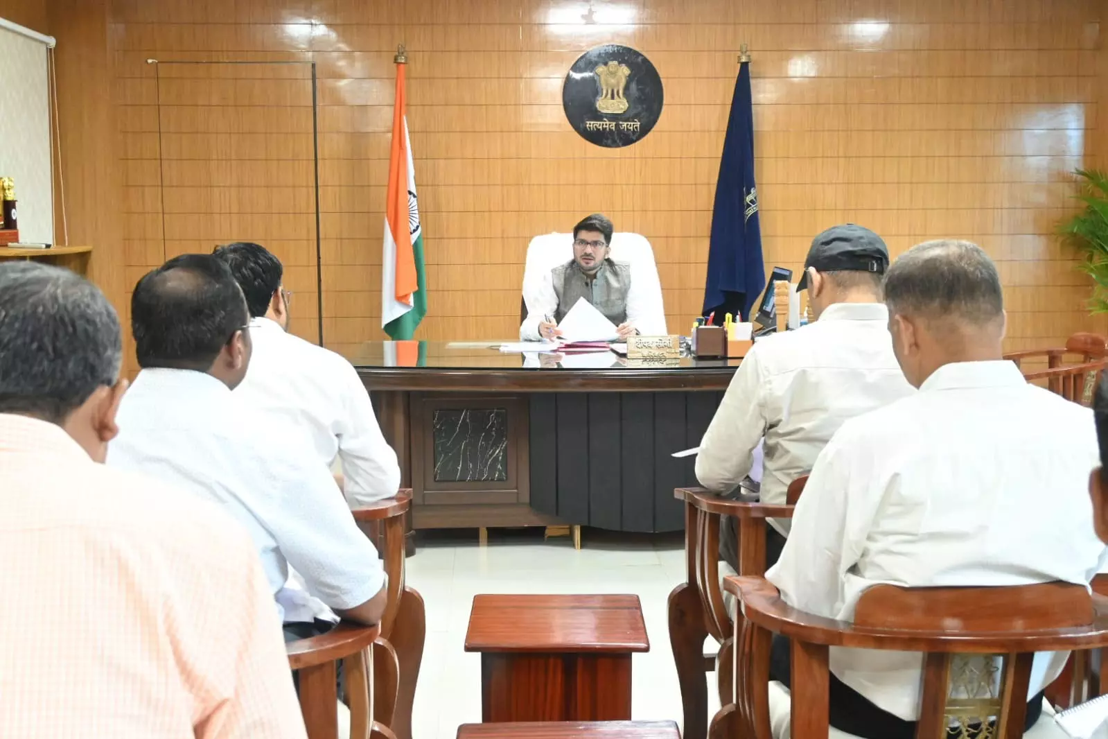 कलेक्टर ने की खाद भण्डारण व वितरण की समीक्षा कलेक्टर ने की खाद भण्डारण व वितरण की समीक्षा