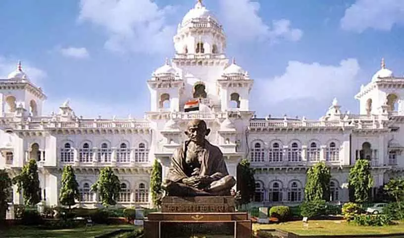 तेलंगाना विधान परिषद में BRS का विरोध प्रदर्शन, हंगामे के बीच विधेयक पारित तेलंगाना विधान परिषद में BRS का विरोध प्रदर्शन, हंगामे के बीच विधेयक पारित