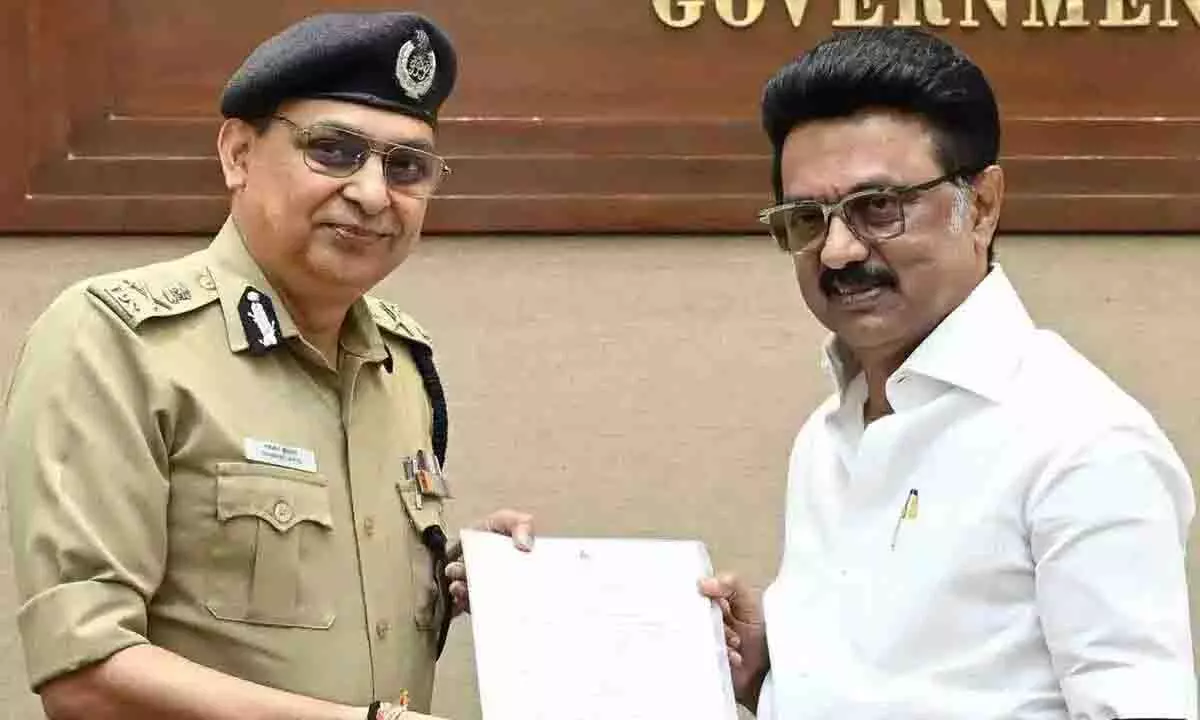 Tamil Nadu: वरिष्ठता प्रोटोकॉल विवाद के बीच नई पुलिस नियुक्ति Tamil Nadu: वरिष्ठता प्रोटोकॉल विवाद के बीच नई पुलिस नियुक्ति