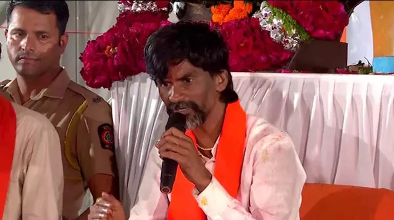 Maratha आरक्षण आंदोलन चौथे दिन भी जारी: जारेंज ने पानी छोड़ने की कसम खाई Maratha आरक्षण आंदोलन चौथे दिन भी जारी: जारेंज ने पानी छोड़ने की कसम खाई
