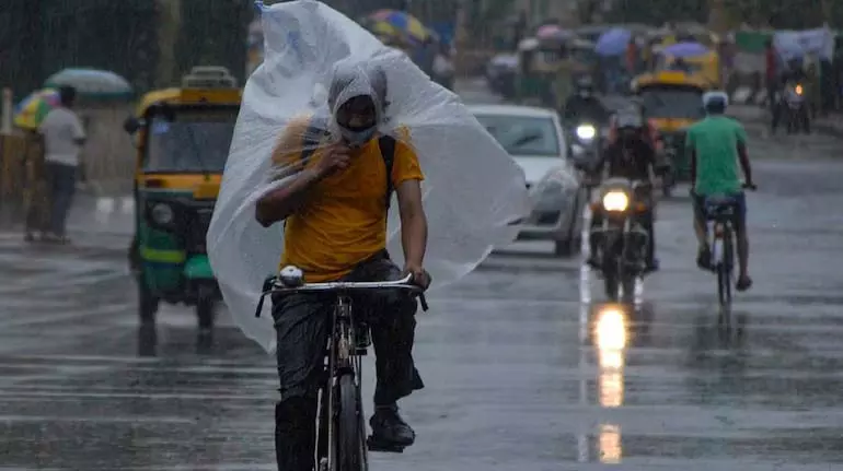 Delhi में येलो अलर्ट जारी; आईएमडी ने भारी बारिश का अनुमान जताया Delhi में येलो अलर्ट जारी; आईएमडी ने भारी बारिश का अनुमान जताया
