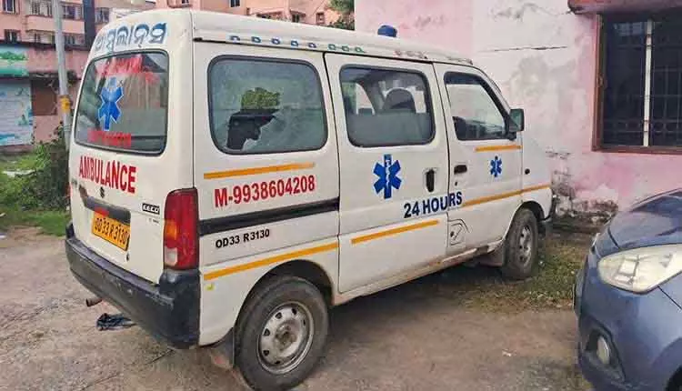 Jagatsinghpur में एम्बुलेंस में ऑक्सीजन की कमी से महिला की मौत Jagatsinghpur में एम्बुलेंस में ऑक्सीजन की कमी से महिला की मौत