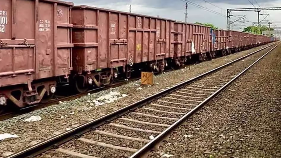 Assam में मालगाड़ी के दो डिब्बे पटरी से उतरे, किसी के हताहत होने की खबर नहीं Assam में मालगाड़ी के दो डिब्बे पटरी से उतरे, किसी के हताहत होने की खबर नहीं