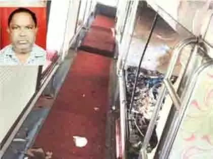 Jalna: निजी लग्जरी बस में 50 वर्षीय यात्री ने खुद को आग लगा ली Jalna: निजी लग्जरी बस में 50 वर्षीय यात्री ने खुद को आग लगा ली