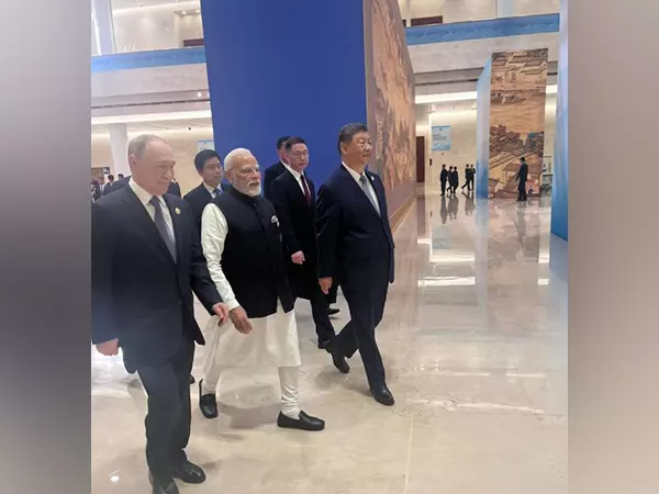 SCO शिखर सम्मेलन में चीन ने एससीओ विकास बैंक की स्थापना का किया आह्वान SCO शिखर सम्मेलन में चीन ने एससीओ विकास बैंक की स्थापना का किया आह्वान