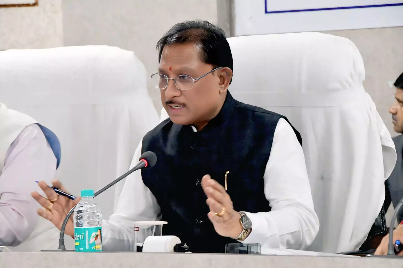 पूरी गंभीरता के साथ बाढ़ प्रभावित क्षेत्रों में खड़ी है सरकार : विष्णुदेव साय पूरी गंभीरता के साथ बाढ़ प्रभावित क्षेत्रों में खड़ी है सरकार : विष्णुदेव साय